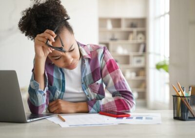 What First-Year Students Should Do If They’re Struggling to Pay Their Credit Card